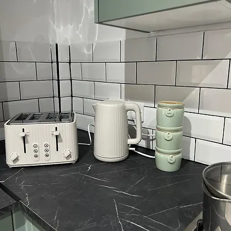 Spacious Home - Sleeps 5 Persons - Minutes Walk From Anfield Stadium Liverpool Exterior photo