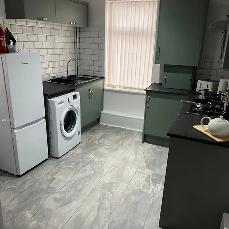 Spacious Home - Sleeps 5 Persons - Minutes Walk From Anfield Stadium Liverpool Exterior photo