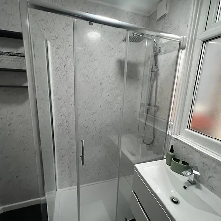 Spacious Home - Sleeps 5 Persons - Minutes Walk From Anfield Stadium Liverpool Exterior photo