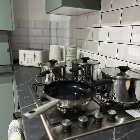 Spacious Home - Sleeps 5 Persons - Minutes Walk From Anfield Stadium Liverpool Exterior photo