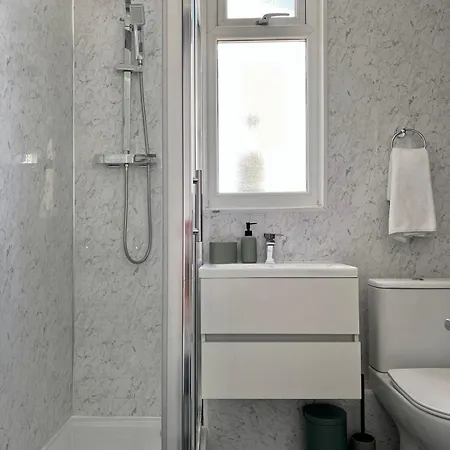 Spacious Home - Sleeps 5 Persons - Minutes Walk From Anfield Stadium Liverpool Exterior photo