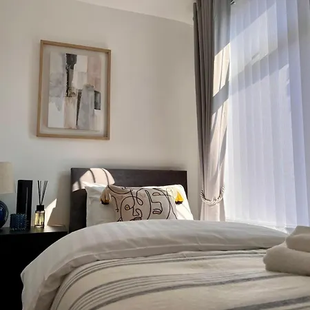 Spacious Home - Sleeps 5 Persons - Minutes Walk From Anfield Stadium Liverpool Exterior photo