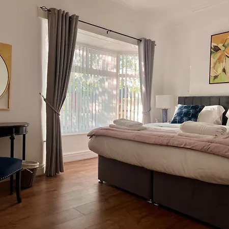 Spacious Home - Sleeps 5 Persons - Minutes Walk From Anfield Stadium Liverpool Exterior photo