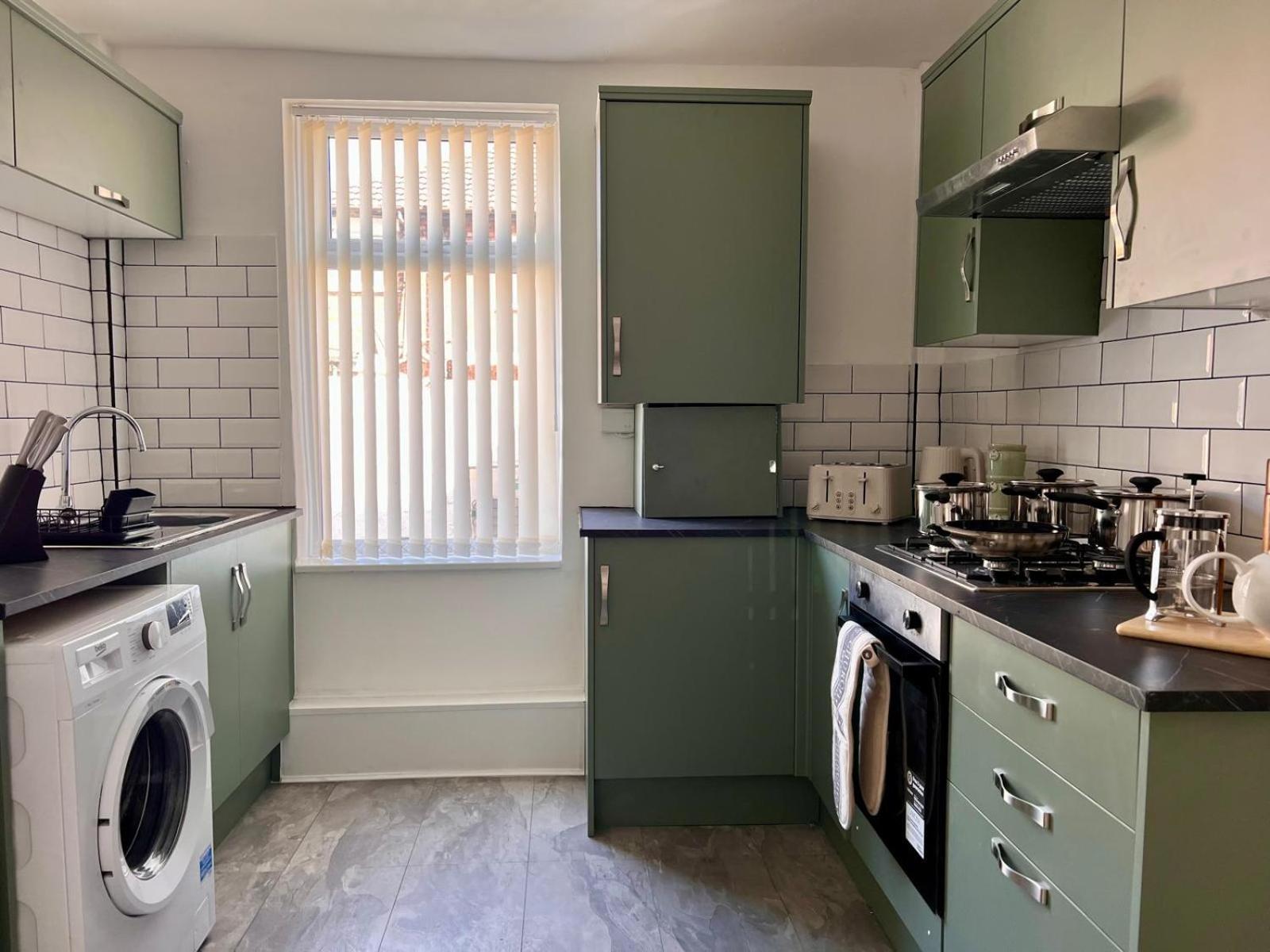 Holiday home Spacious - Sleeps 5 Persons - Minutes Walk From Anfield Stadium *