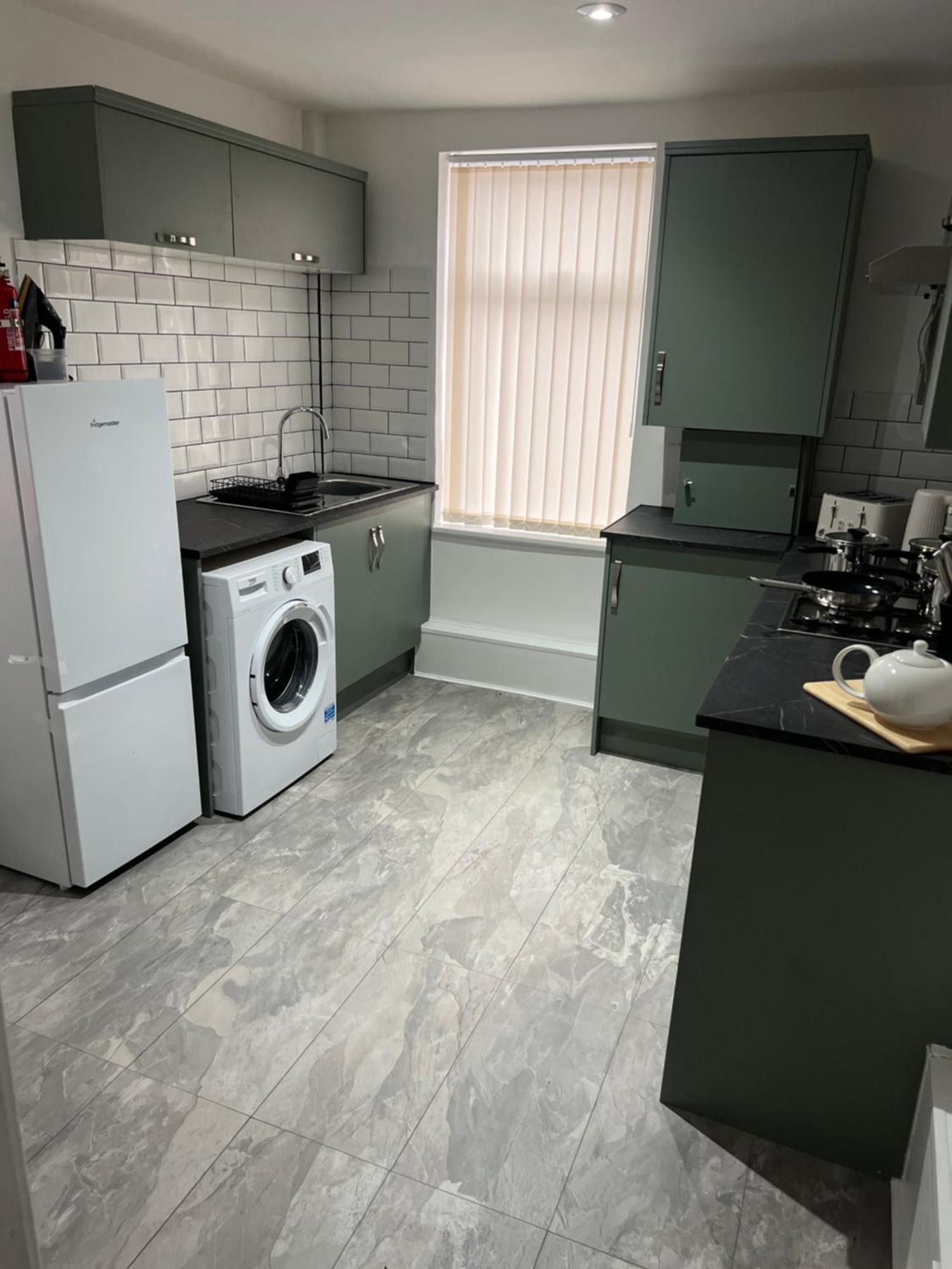 Holiday home Spacious - Sleeps 5 Persons - Minutes Walk From Anfield Stadium