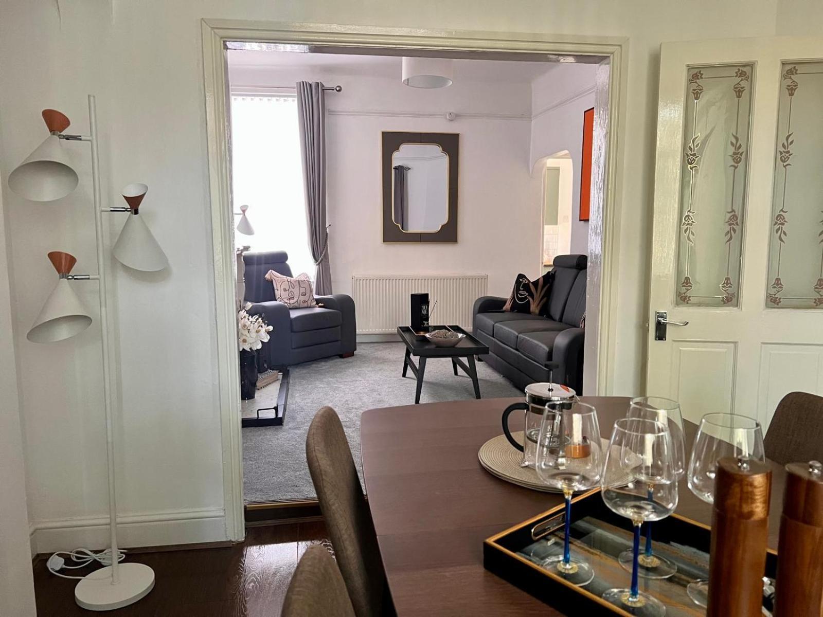 Holiday home Spacious - Sleeps 5 Persons - Minutes Walk From Anfield Stadium Liverpool