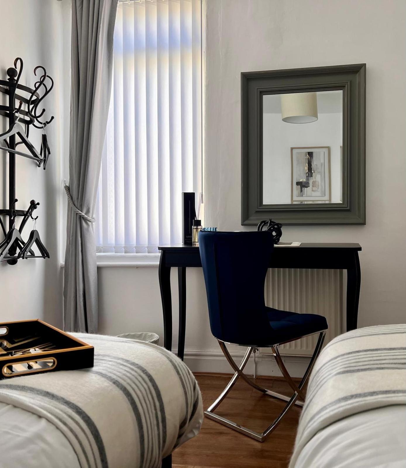Spacious - Sleeps 5 Persons - Minutes Walk From Anfield Stadium *