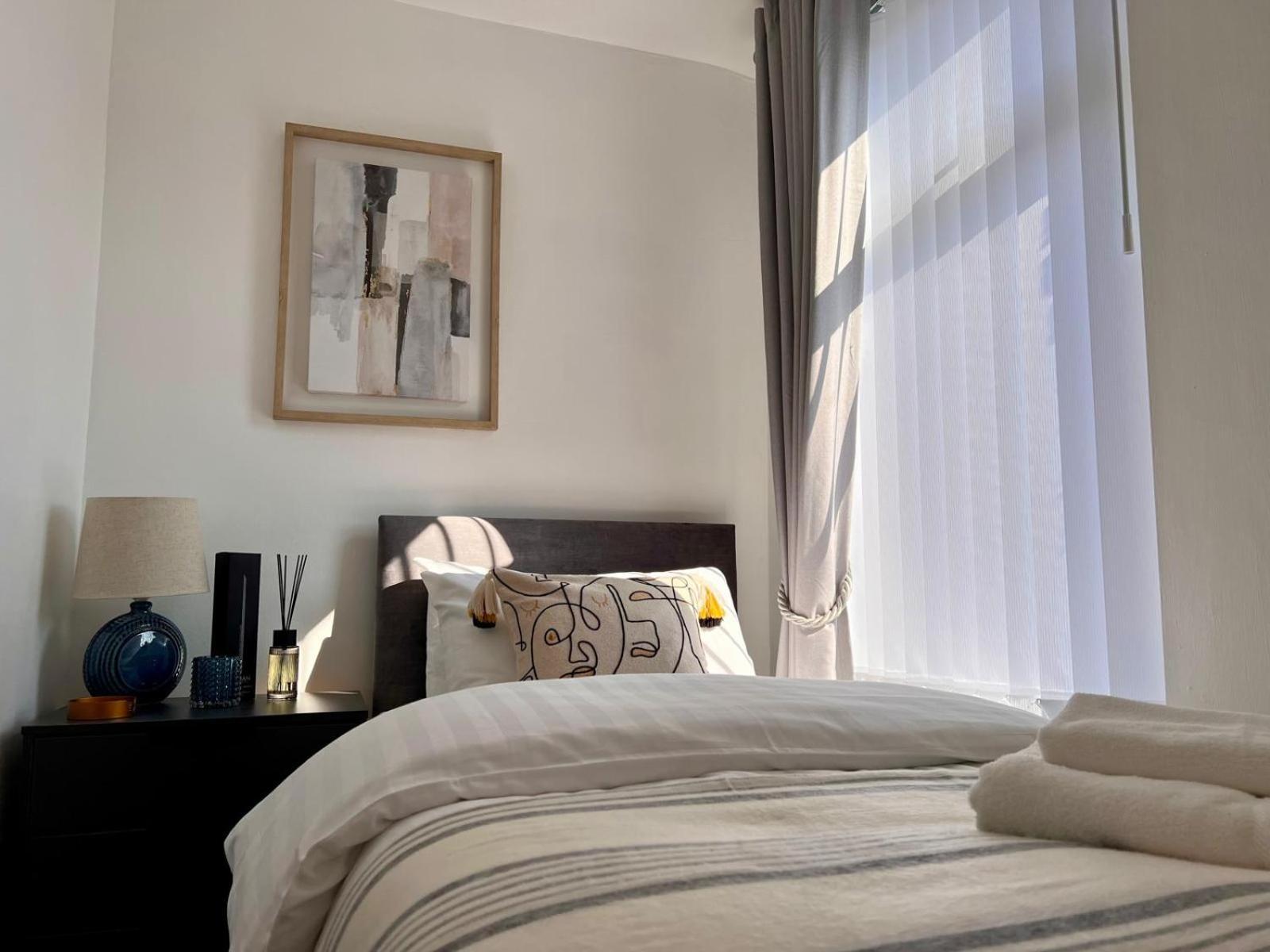 Spacious - Sleeps 5 Persons - Minutes Walk From Anfield Stadium