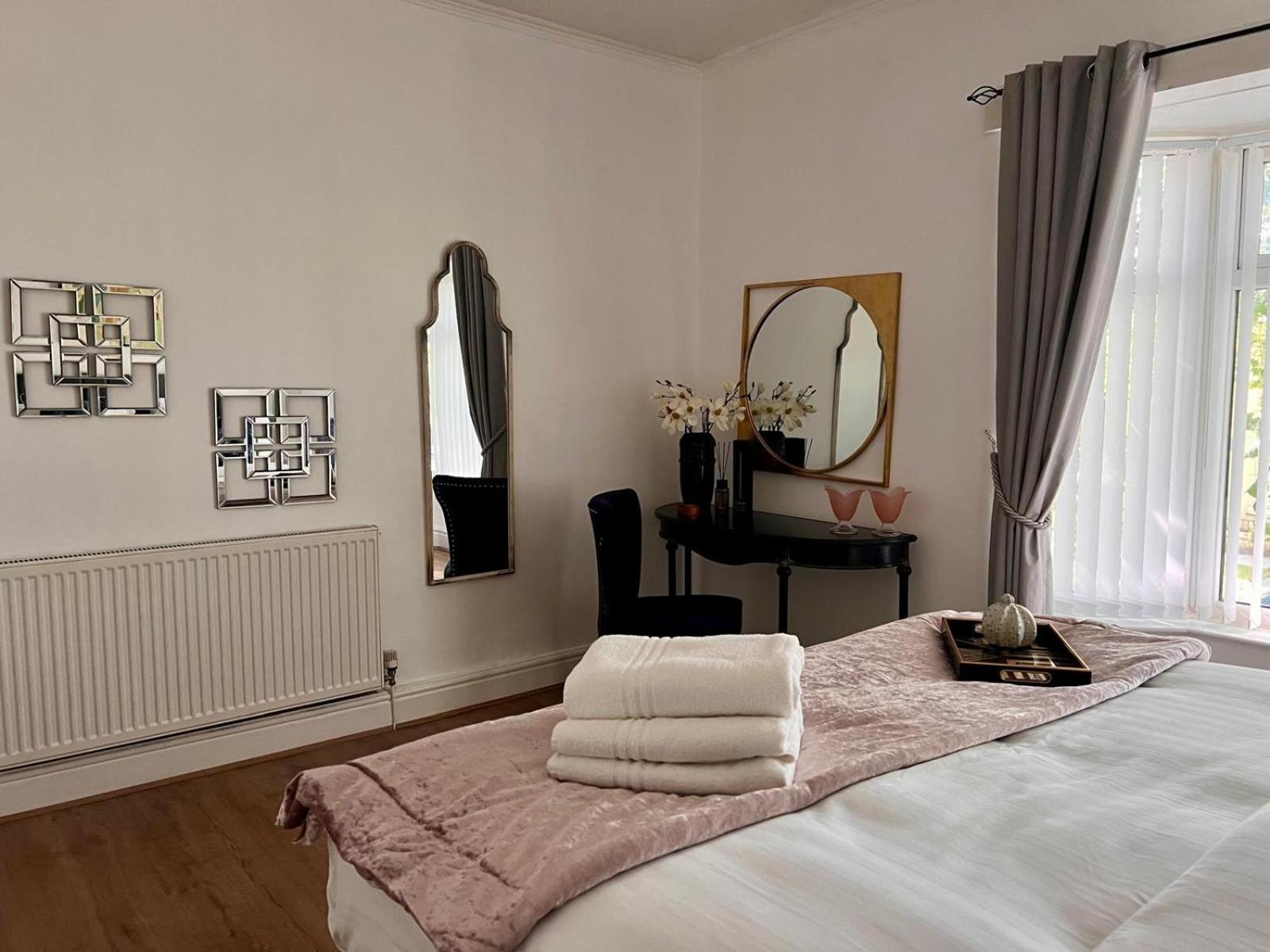 Holiday home Spacious - Sleeps 5 Persons - Minutes Walk From Anfield Stadium *