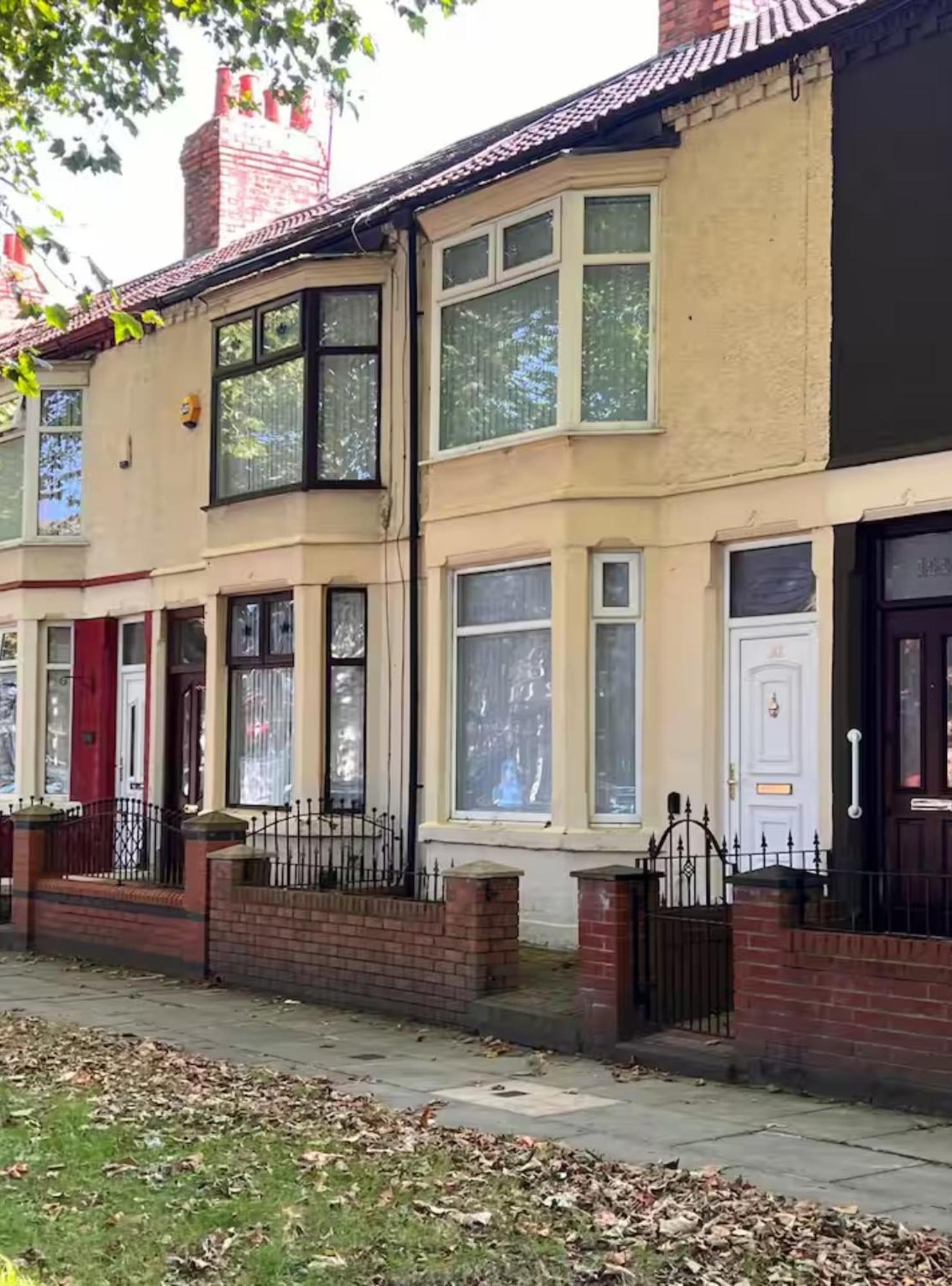 Holiday home Spacious - Sleeps 5 Persons - Minutes Walk From Anfield Stadium *