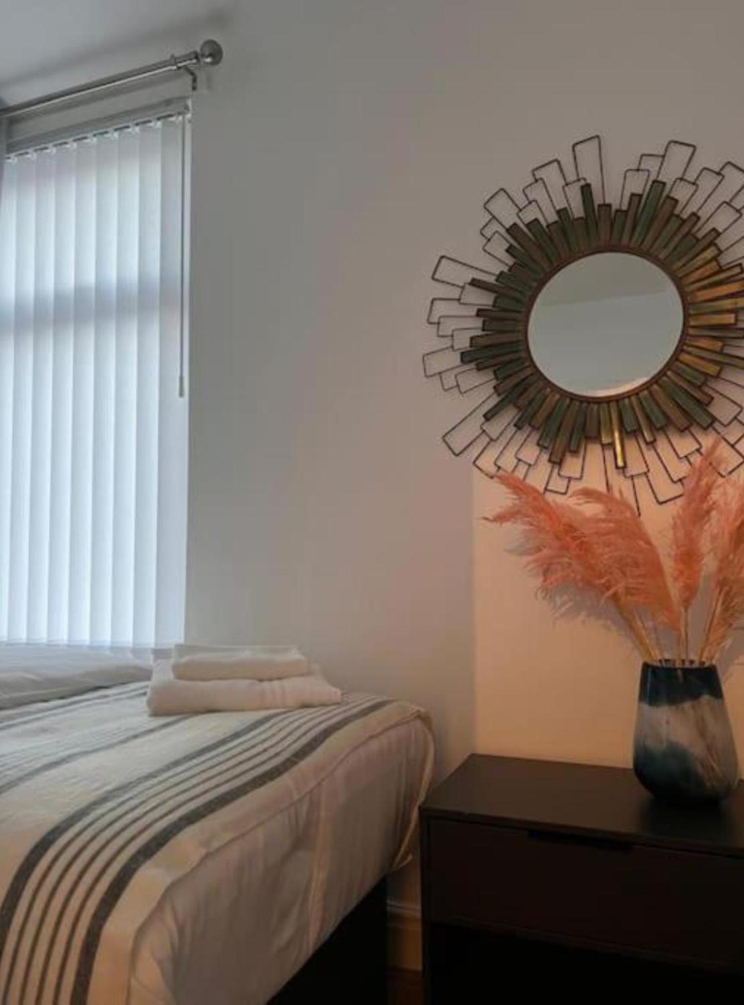 Holiday home Spacious - Sleeps 5 Persons - Minutes Walk From Anfield Stadium *