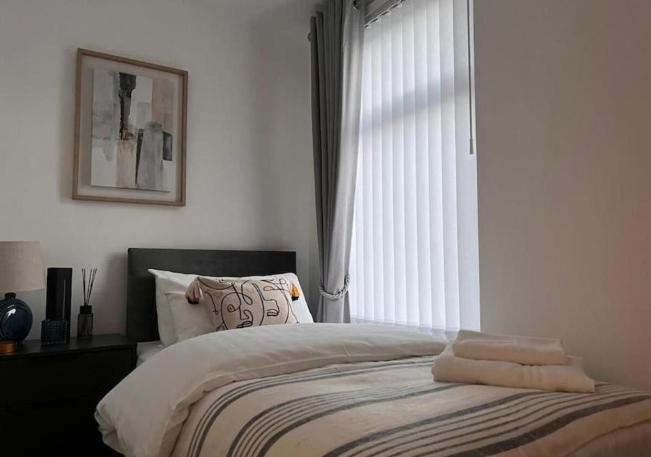 Holiday home Spacious - Sleeps 5 Persons - Minutes Walk From Anfield Stadium